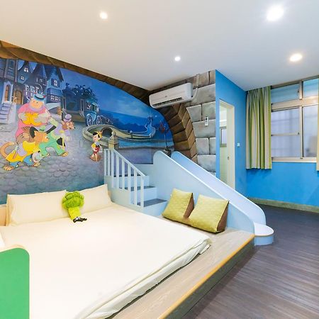 Bed and Breakfast Fairytale House Тайнань Экстерьер фото